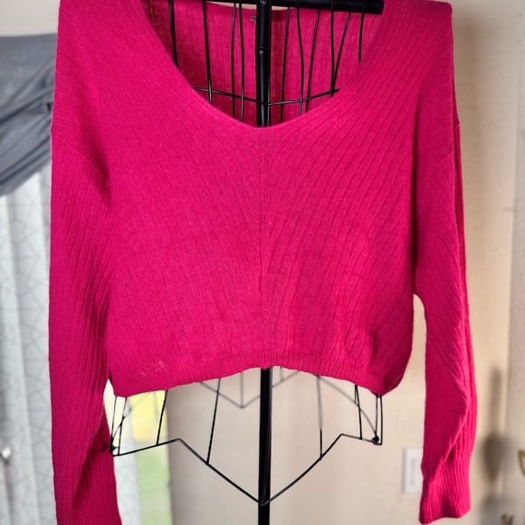 Free People Sweaters - Free People Pink Ribbed Knit Cropped V-Neck Sweater Size L